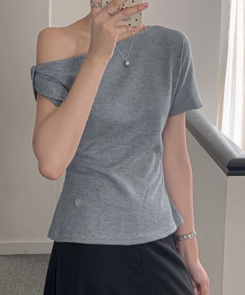 Топ с короткими рукавами и открытыми плечами ReRe, серый
Топ с короткими рукавами и открытыми плечами ReRe, серый