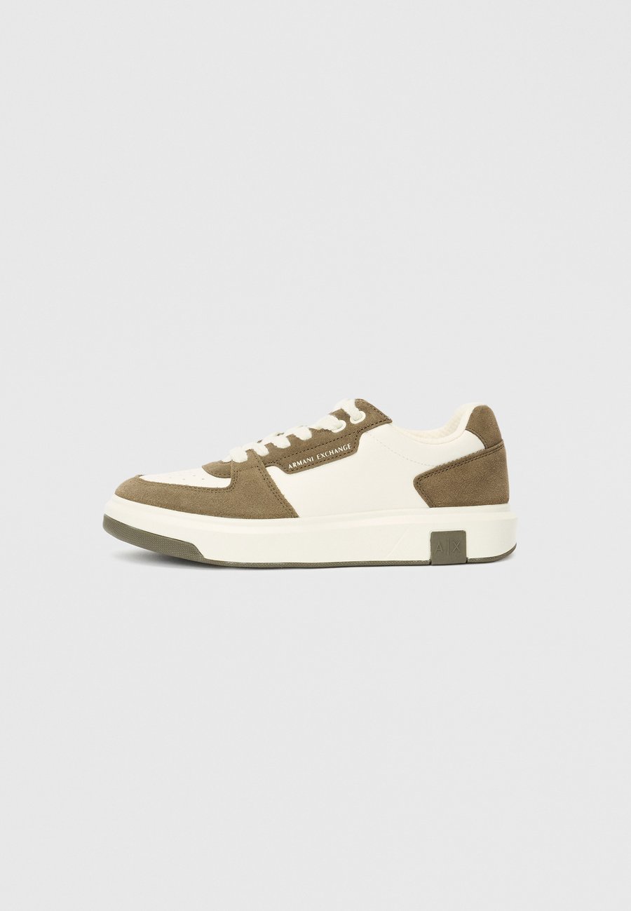 Кроссовки Armani Exchange Trainers, Musk/Off White/White
Кроссовки Armani Exchange Trainers, Musk/Off White/White