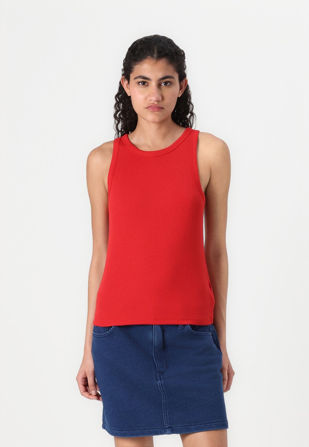 Топ HALTER GAP, красный
Топ HALTER GAP, красный