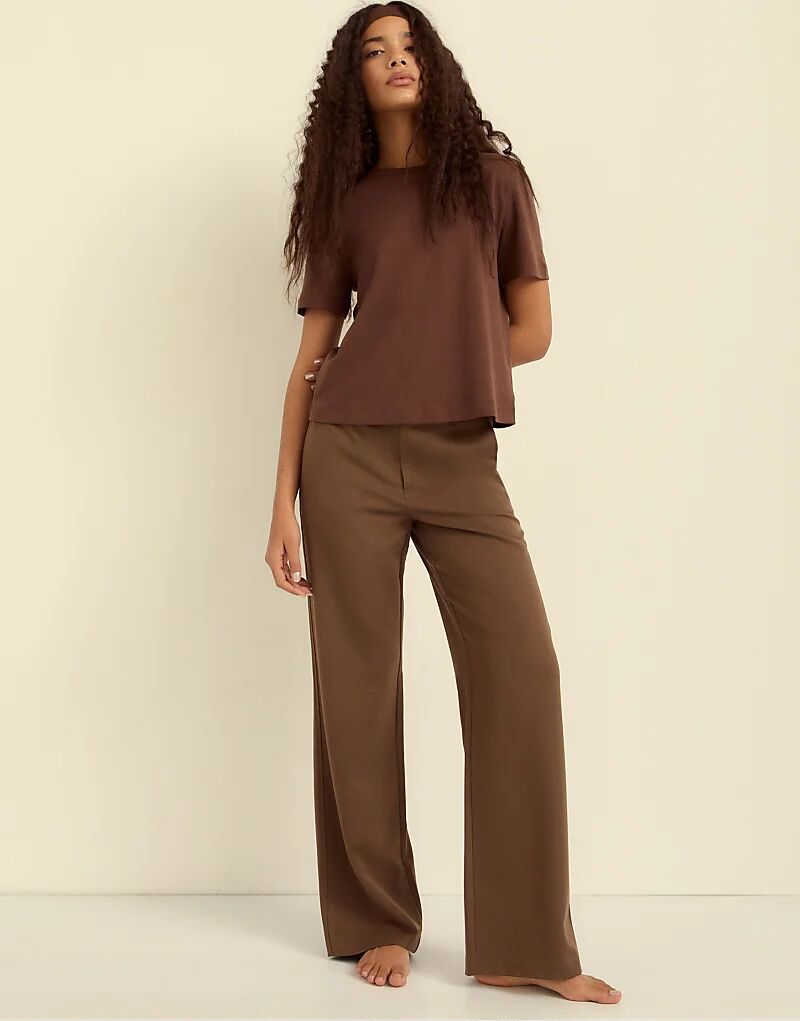 Футболка Stradivarius heavyweight, прямого кроя, коричневого цвета
Футболка Stradivarius heavyweight, прямого кроя, коричневого цвета