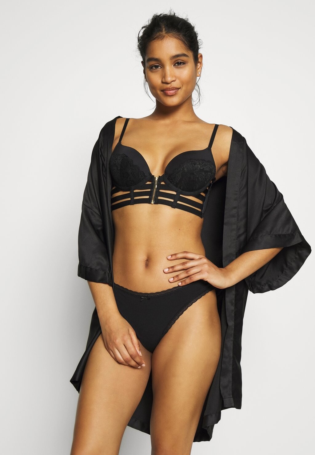 Бюстгальтер пуш-ап BUSTIER LASCANA, черный
Бюстгальтер пуш-ап BUSTIER LASCANA, черный