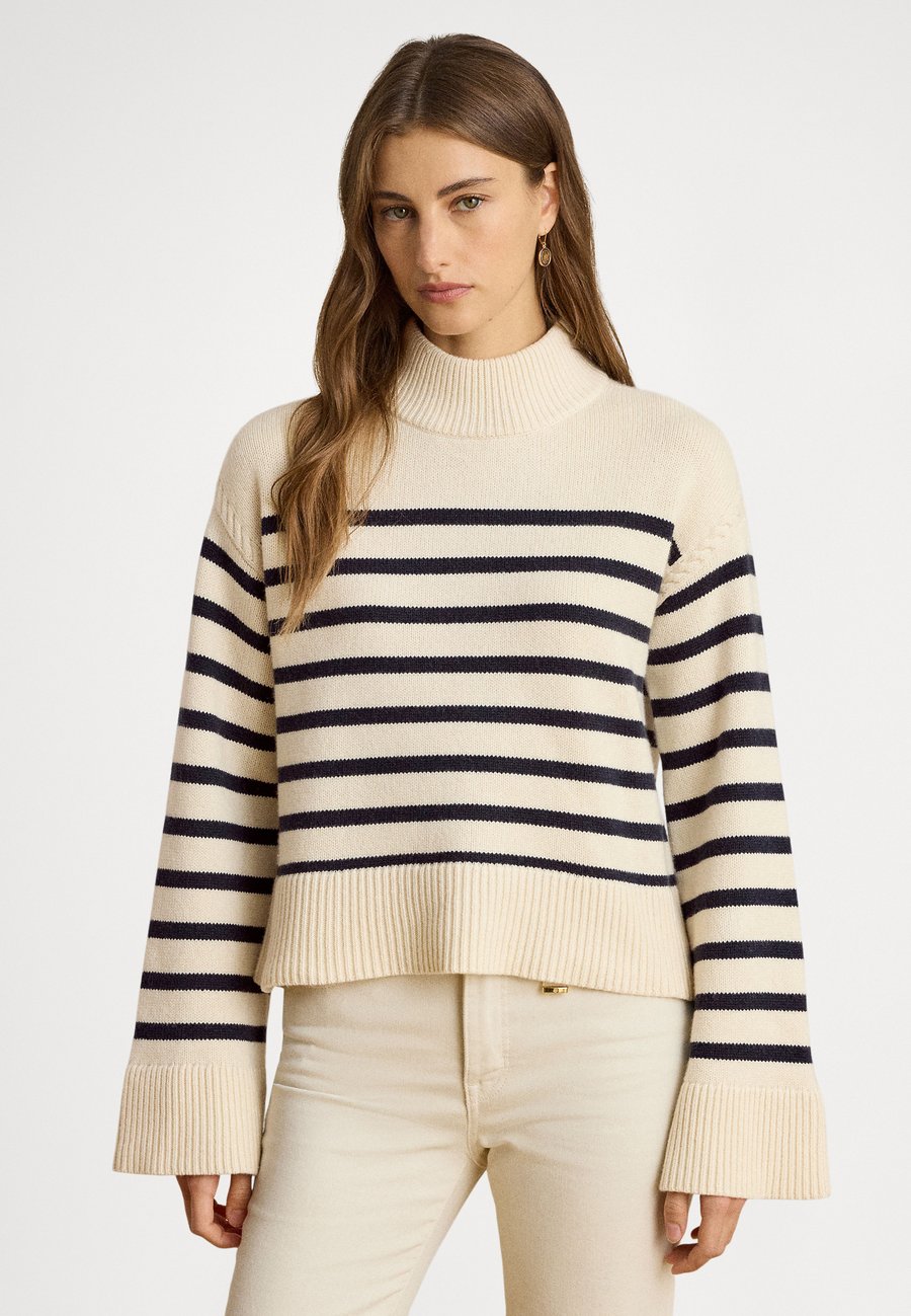 Джемпер Lauren Ralph Lauren STRIPED WOOL-BLEND MOCKNECK SWEATER, Mascarpone Cream/Navy/Off-White
Джемпер Lauren Ralph Lauren STRIPED WOOL-BLEND MOCKNECK SWEATER, Mascarpone Cream/Navy/Off-White