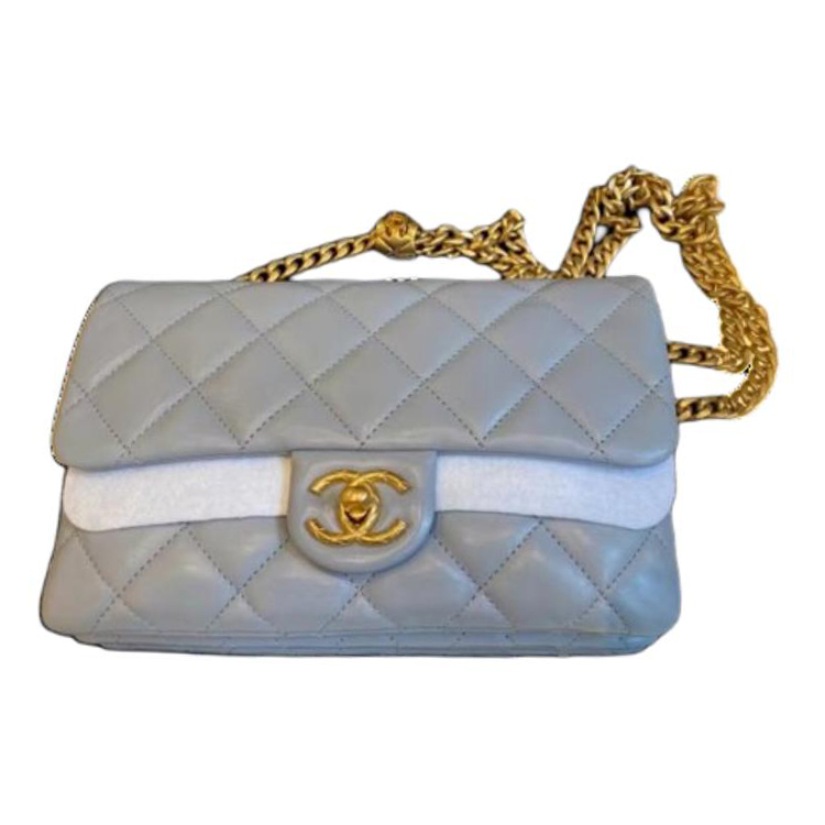 CHANEL Овчинная сумка с клапаном через плечо кроссбоди женская серая 
CHANEL Овчинная сумка с клапаном через плечо кроссбоди женская серая