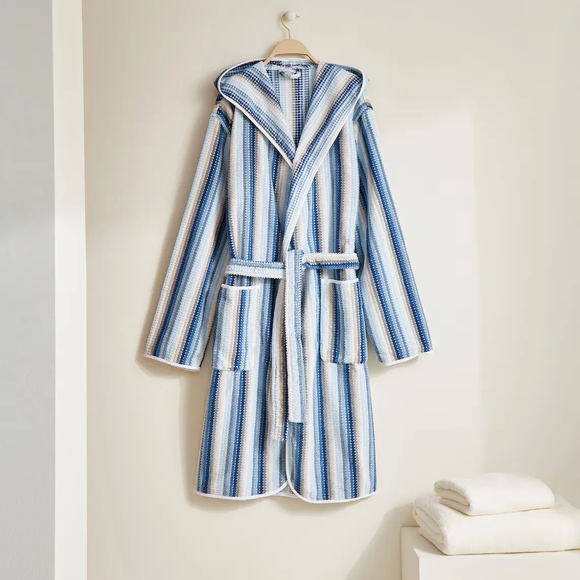 Хлопковый халат Fantasy Graccioza 500 гр/м2 с капюшоном, синий
Хлопковый халат Fantasy Graccioza 500 гр/м2 с капюшоном, синий