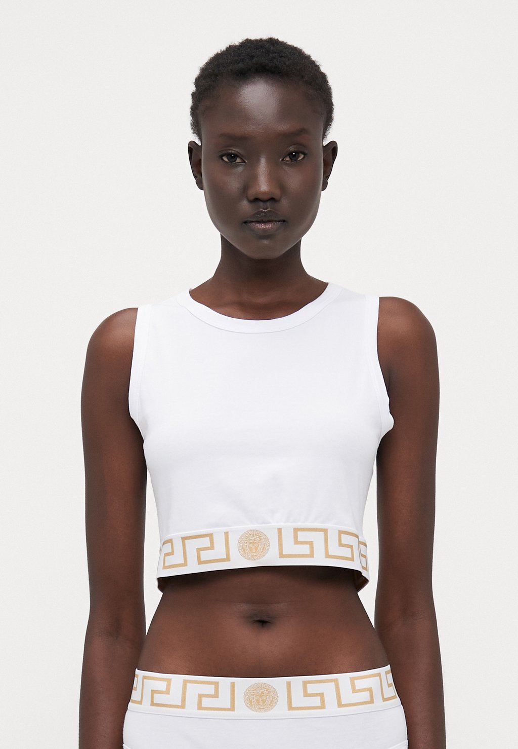 Нижняя рубашка UNDERWEAR TOPEKA NEW LOGO Versace, белый
Нижняя рубашка UNDERWEAR TOPEKA NEW LOGO Versace, белый