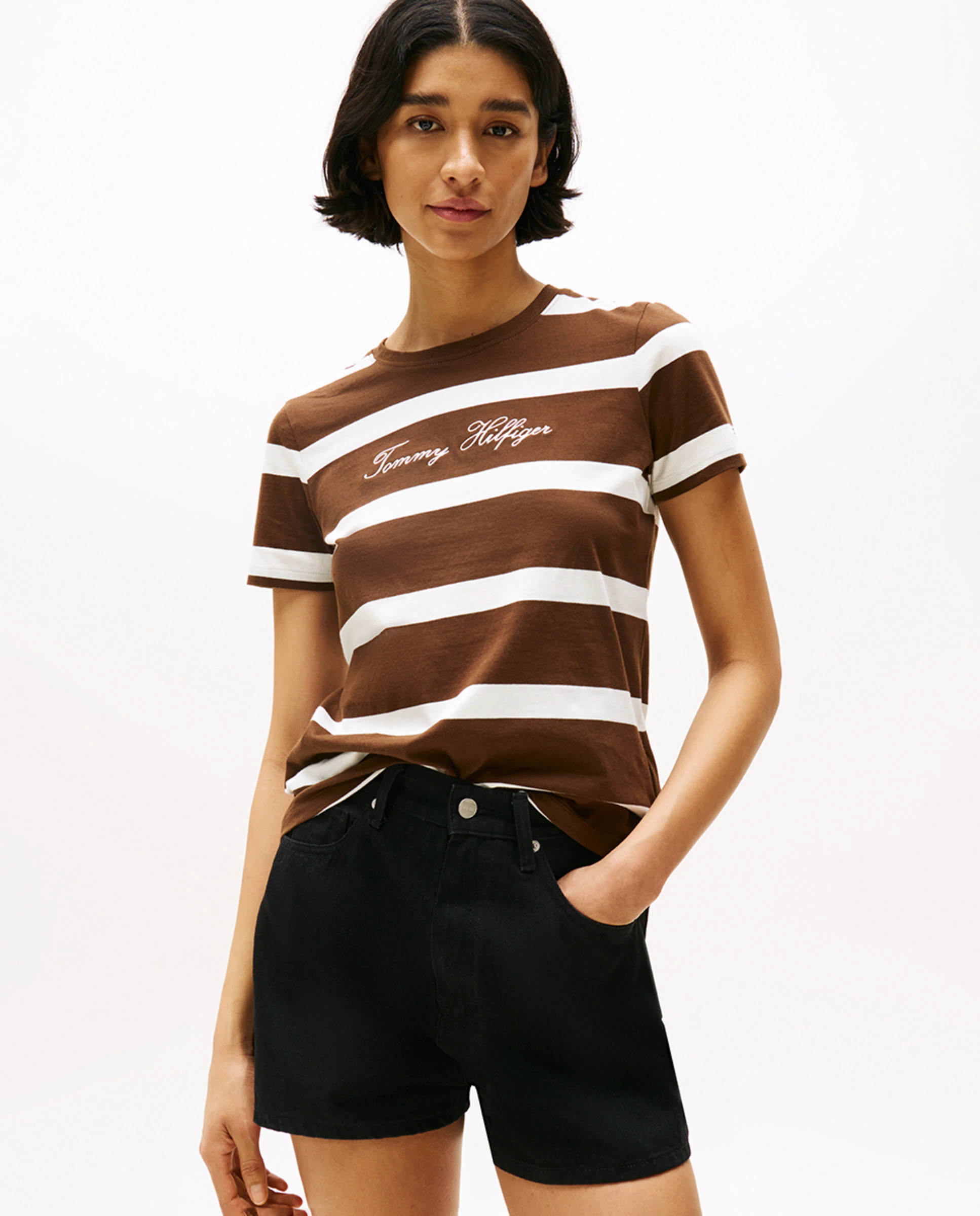 Женская футболка с коротким рукавом и вышитым курсивным логотипом Tommy Hilfiger, коричневый
Женская футболка с коротким рукавом и вышитым курсивным логотипом Tommy Hilfiger, коричневый