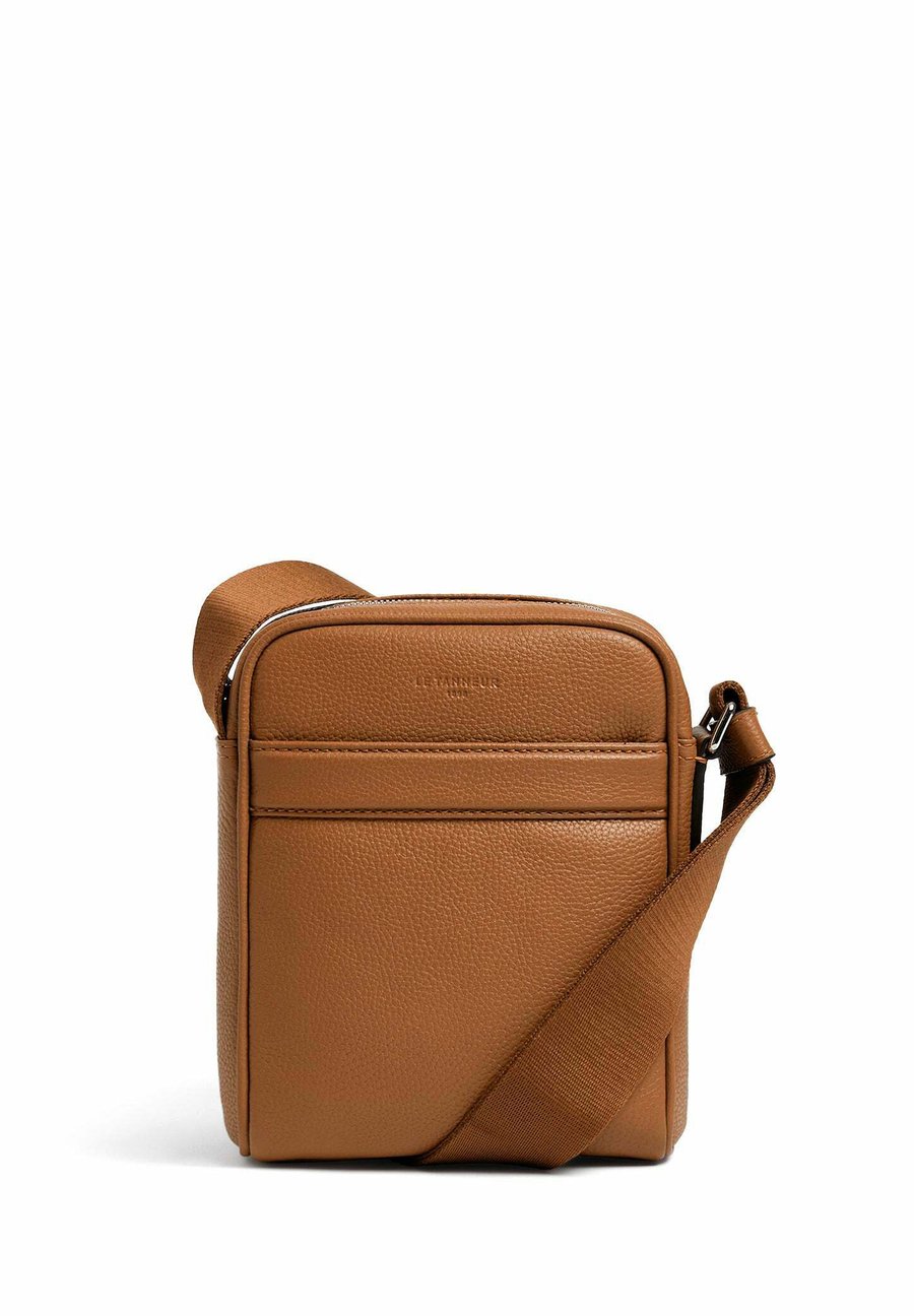 Сумка кросс-боди Le Tanneur CHARLES, Camel/Brown
Сумка кросс-боди Le Tanneur CHARLES, Camel/Brown