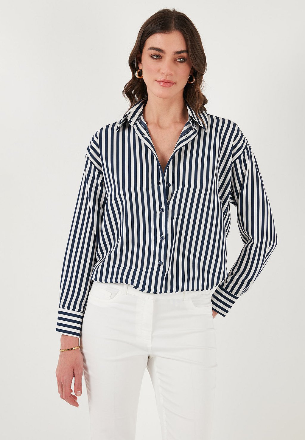 Блузка на пуговицах LELA, темно-синий
Блузка на пуговицах LELA, темно-синий