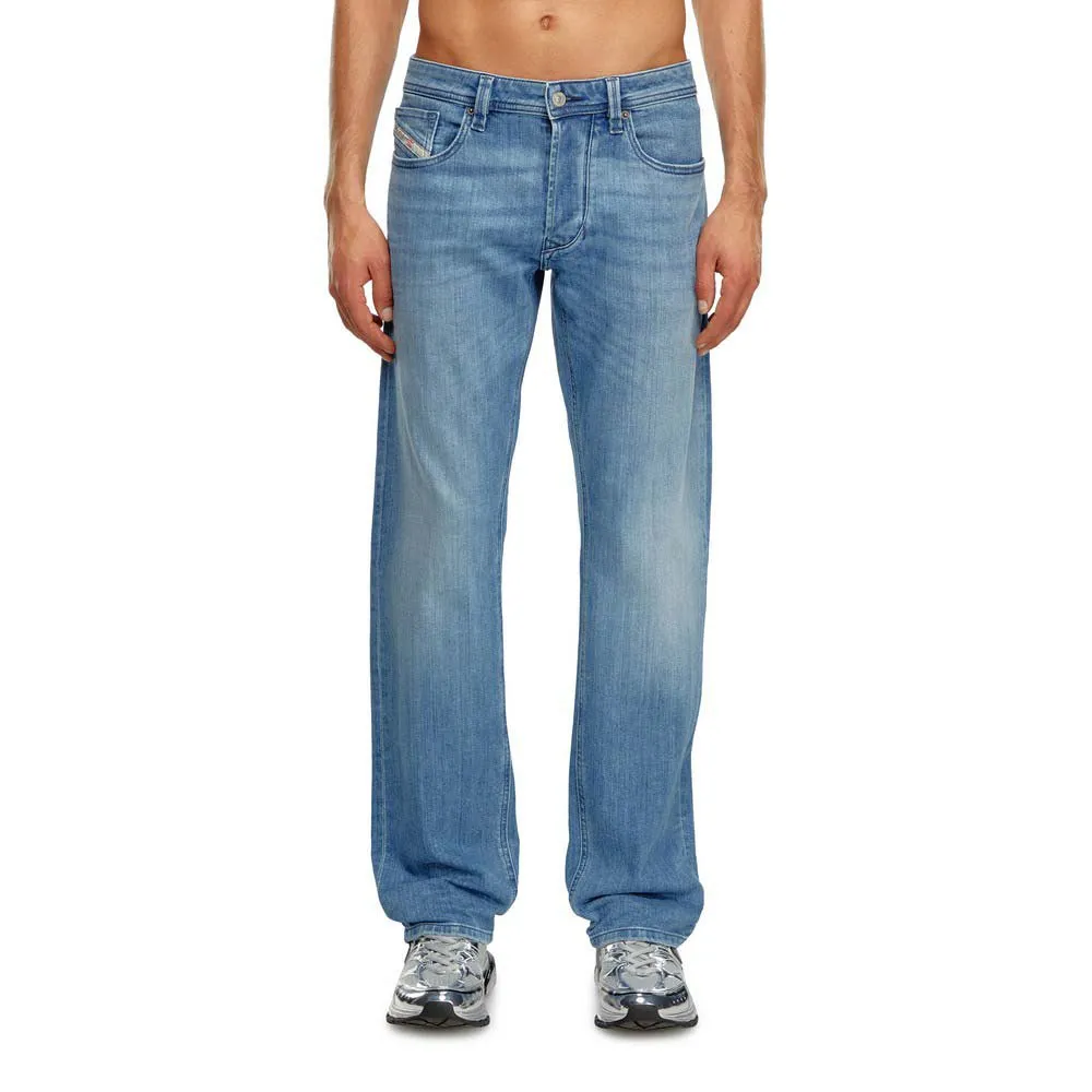 Джинсы Diesel 00C06P-0GRDI 1985 Larkee, синий
Джинсы Diesel 00C06P-0GRDI 1985 Larkee, синий