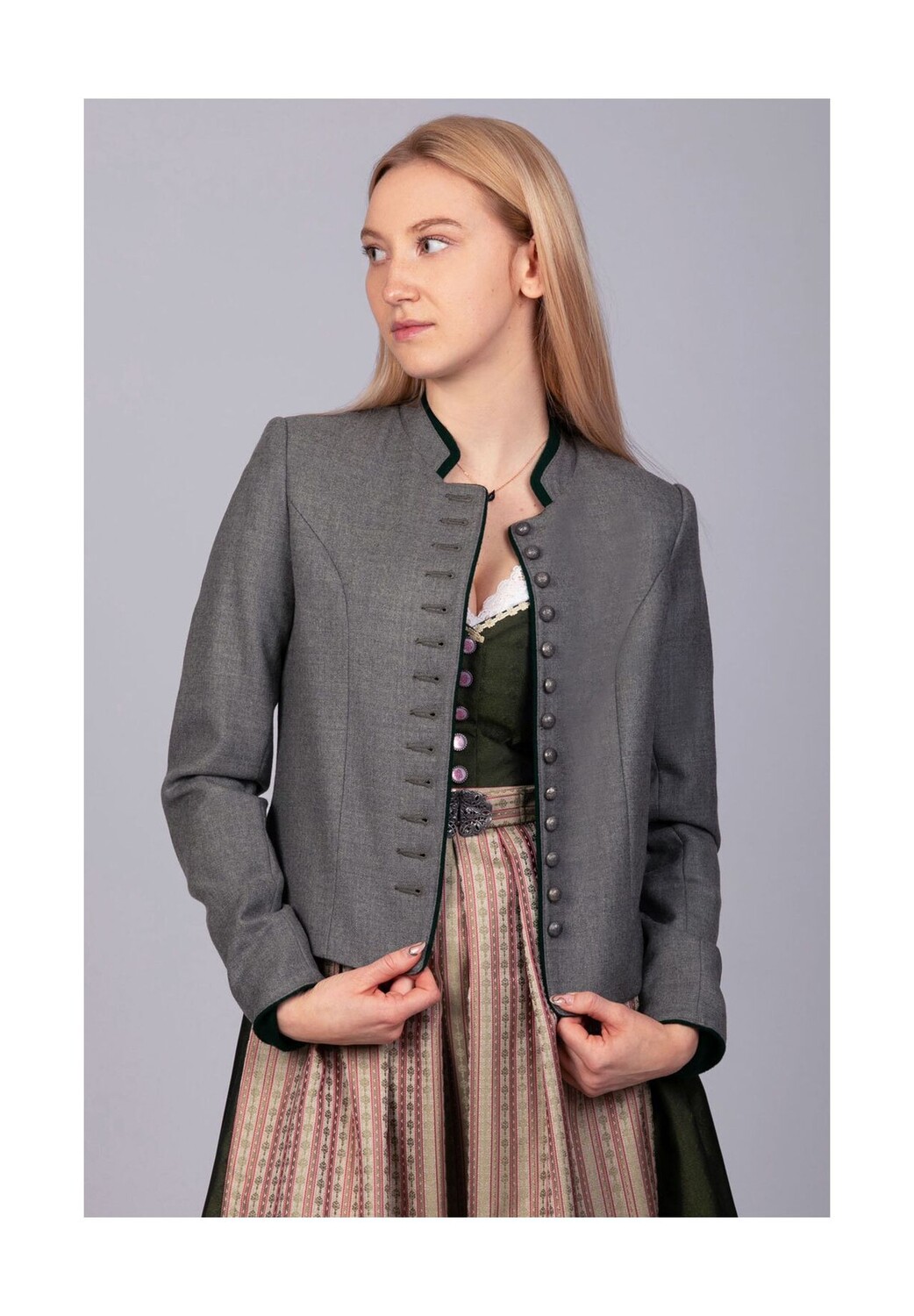 Традиционный костюм Янкер Симоне светло-серый EDELNICE, антарцитовый
Традиционный костюм Янкер Симоне светло-серый EDELNICE, антарцитовый