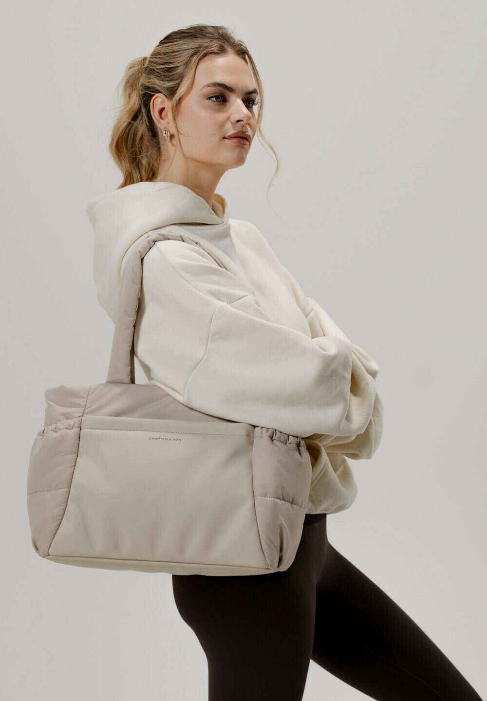 Сумка HELLVI CLOUD MEDIUM Kapten & Son, бежевый
Сумка HELLVI CLOUD MEDIUM Kapten & Son, бежевый