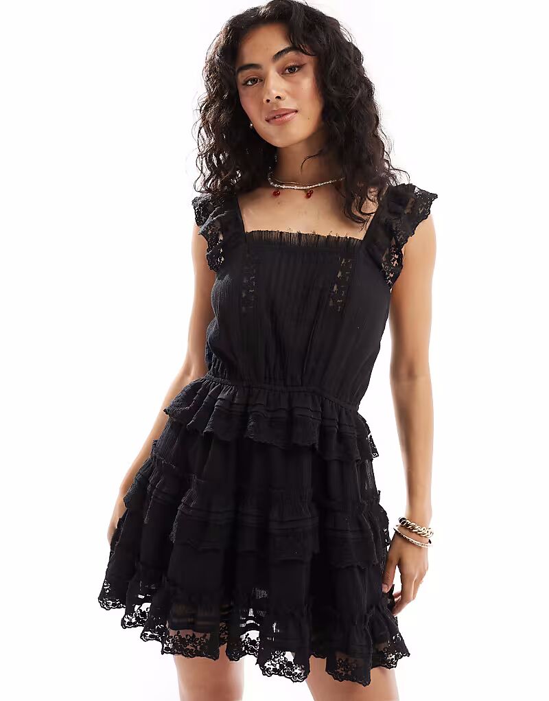 Пляжный комбинезон Miss Selfridge премиум-класса с кружевными вставками черного цвета
Пляжный комбинезон Miss Selfridge премиум-класса с кружевными вставками черного цвета