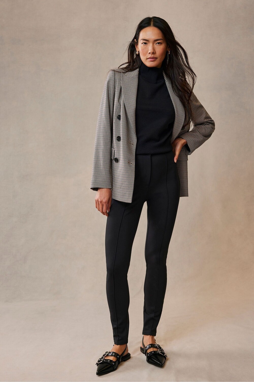 Узкие треггинсы с отделкой швом Mint Velvet, черный
Узкие треггинсы с отделкой швом Mint Velvet, черный