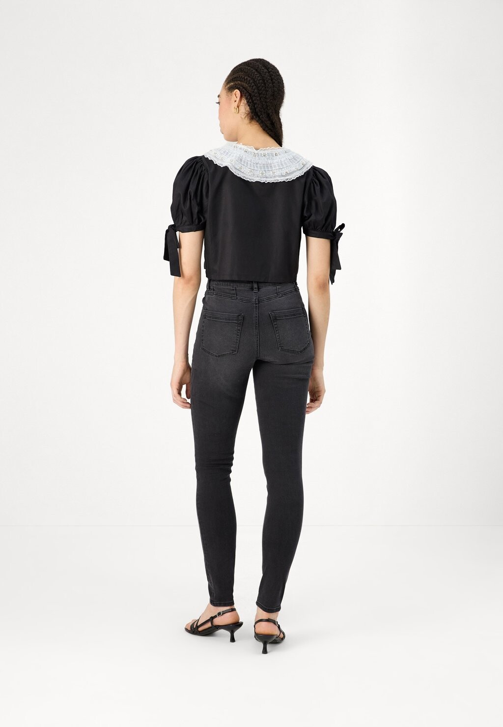 Джинсы скинни ONLWAUW ONLY, черный деним
Джинсы скинни ONLWAUW ONLY, черный деним