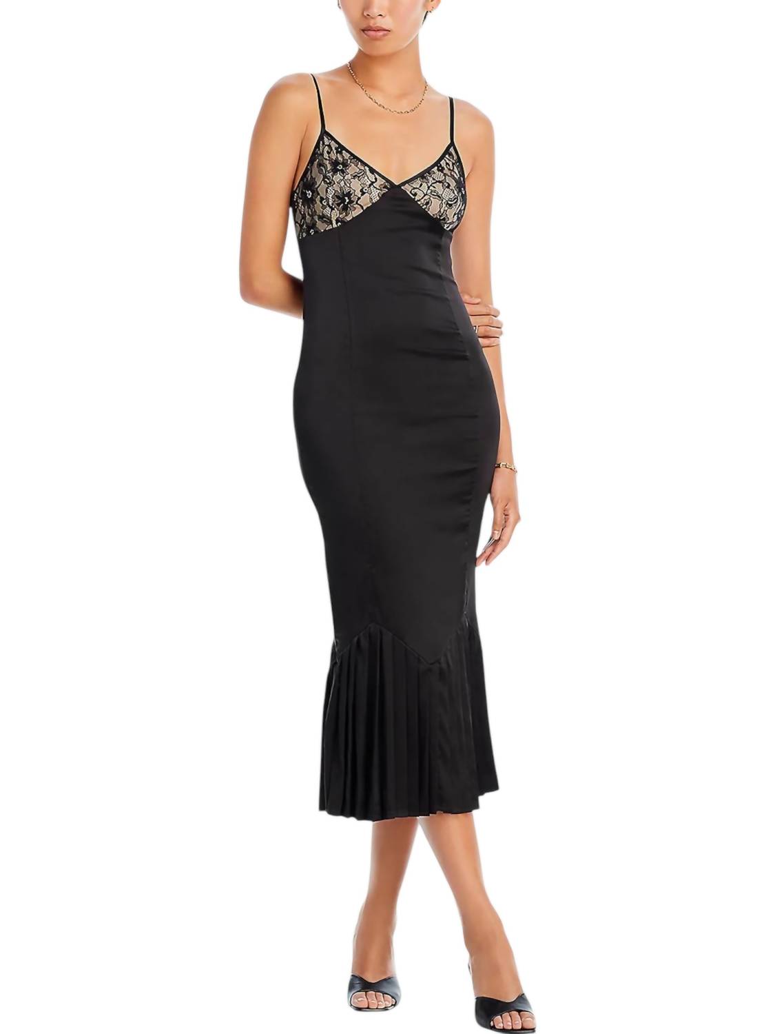 Кружевное платье Breaking Hearts черного цвета FATE
Кружевное платье Breaking Hearts черного цвета FATE