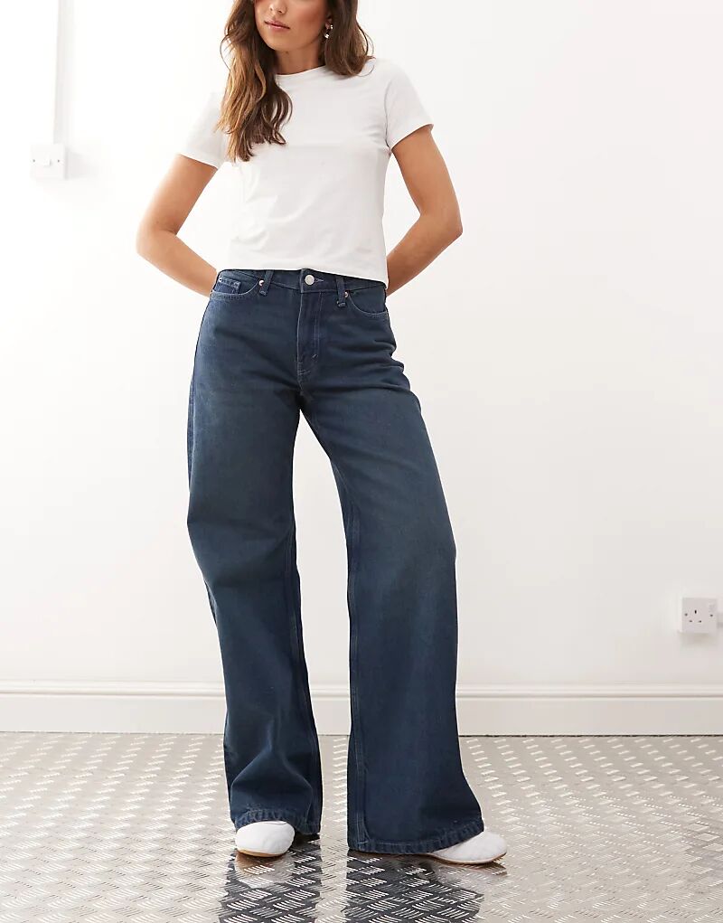 Джинсы Weekday Paz со средней посадкой и широкими штанинами синего цвета 
Джинсы Weekday Paz со средней посадкой и широкими штанинами синего цвета