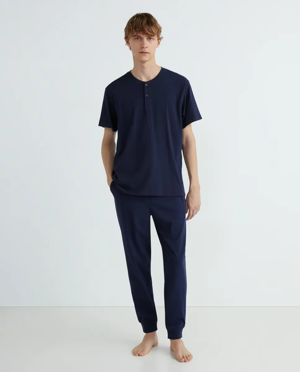 Мужские брюки длинной вязки Dustin, тёмно-синий
Мужские брюки длинной вязки Dustin, тёмно-синий