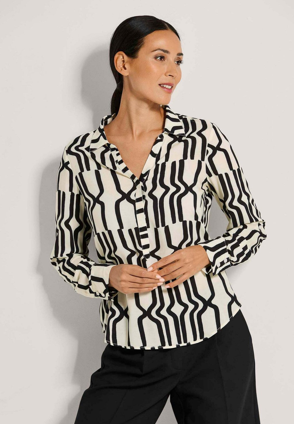 Блуза MADELEINE, черный
Блуза MADELEINE, черный