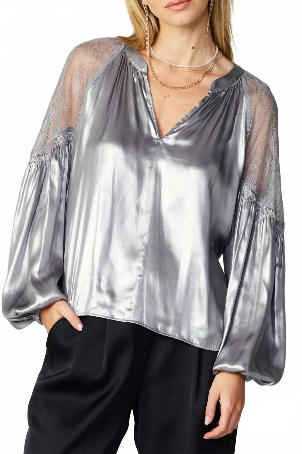 Серебряный топ с металлическими кружевными рукавами Current air
Серебряный топ с металлическими кружевными рукавами Current air