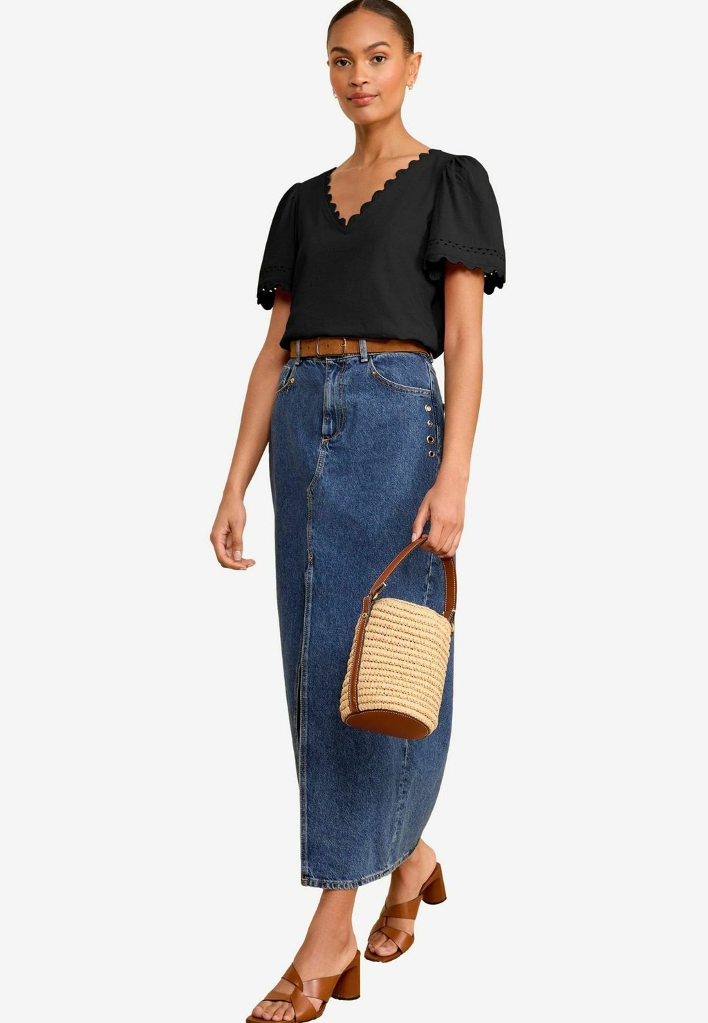 Футболка с принтом SCALLOP V-NECK Love & Roses, черный
Футболка с принтом SCALLOP V-NECK Love & Roses, черный