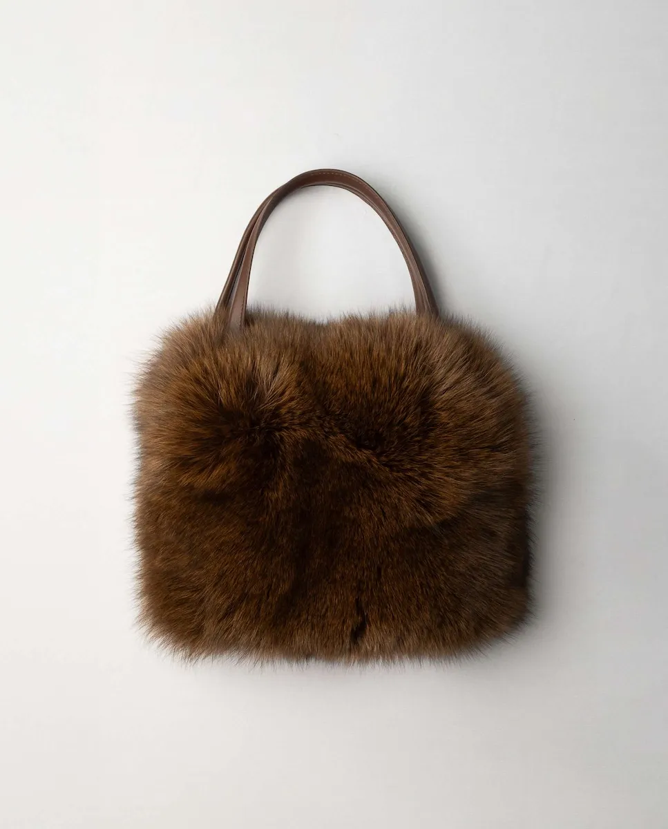 Сумка из лисьего меха с возможностью ношения в разных положениях De La Roca, коричневый
Сумка из лисьего меха с возможностью ношения в разных положениях De La Roca, коричневый