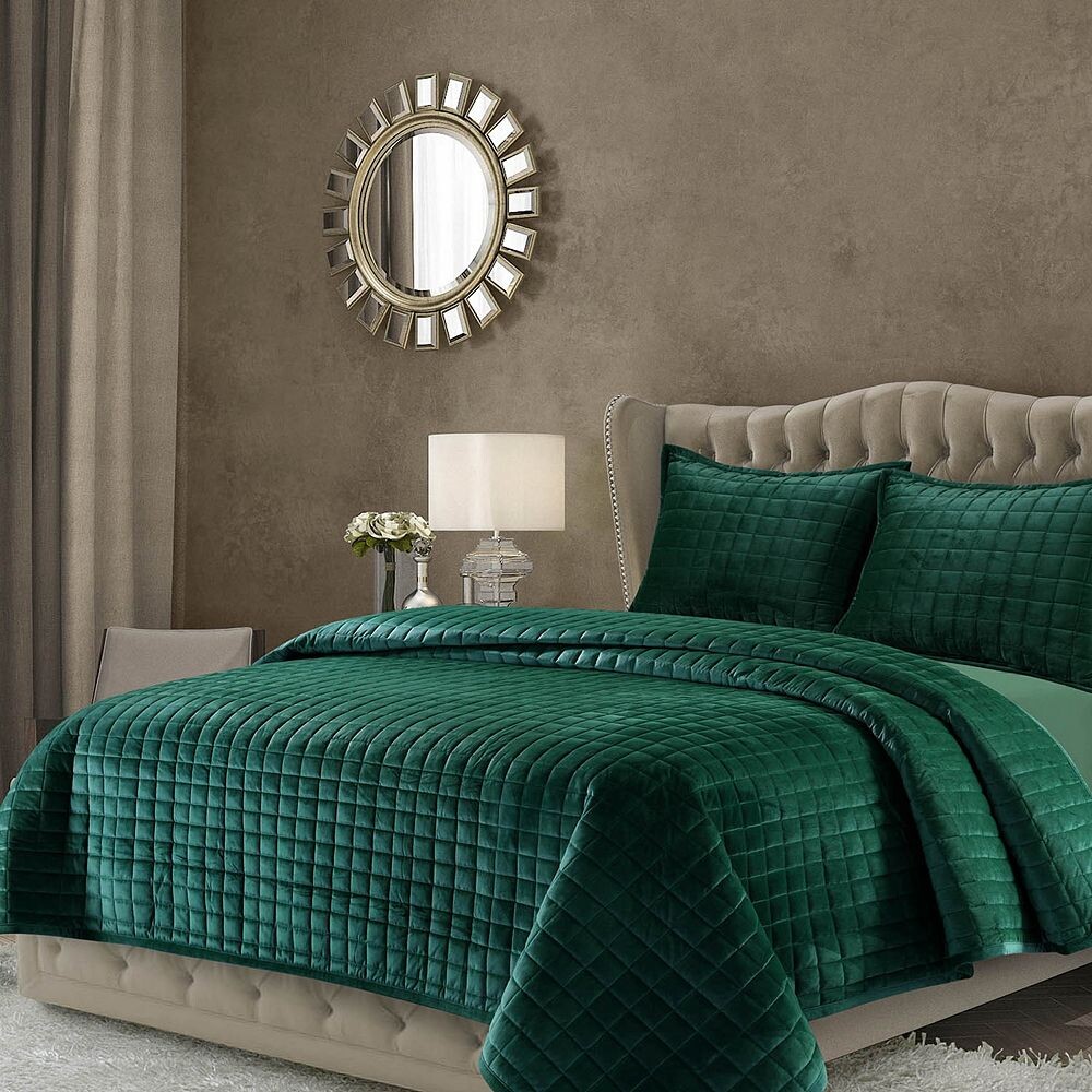 Комплект одеял большого размера из бархата Tribeca Living Florence, цвет Dark Green
Комплект одеял большого размера из бархата Tribeca Living Florence, цвет Dark Green