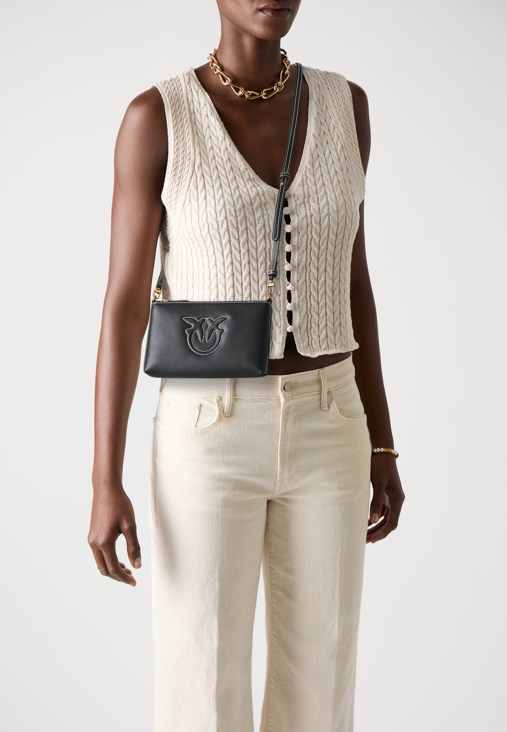 Сумка через плечо FLAT HORIZONTAL MINI SETA LOGO RILIEVO Pinko, черный
Сумка через плечо FLAT HORIZONTAL MINI SETA LOGO RILIEVO Pinko, черный