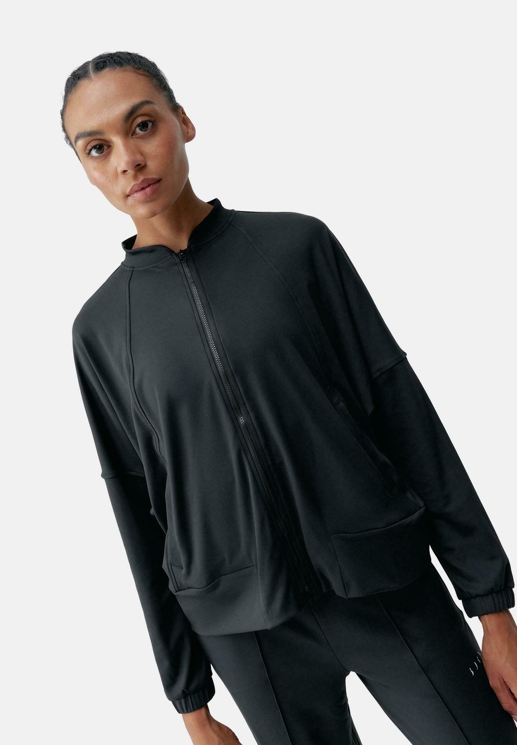 Блейзер LEILA Born Living Yoga, черный
Блейзер LEILA Born Living Yoga, черный