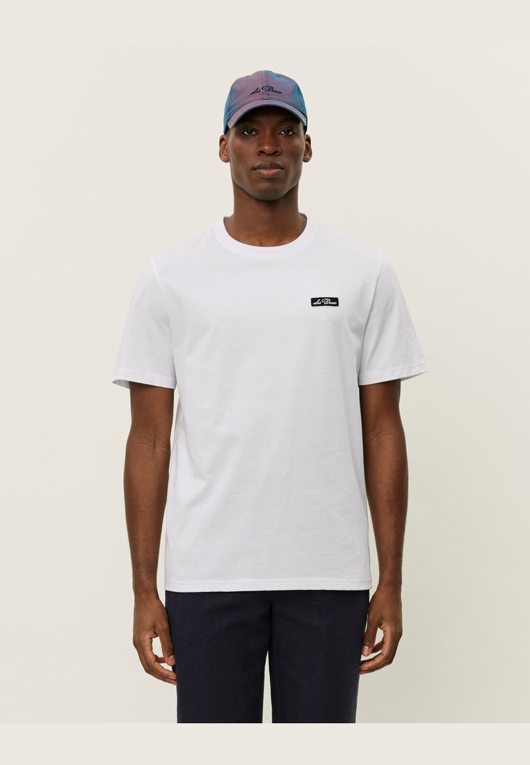 Футболка PATCH Les Deux, белый
Футболка PATCH Les Deux, белый