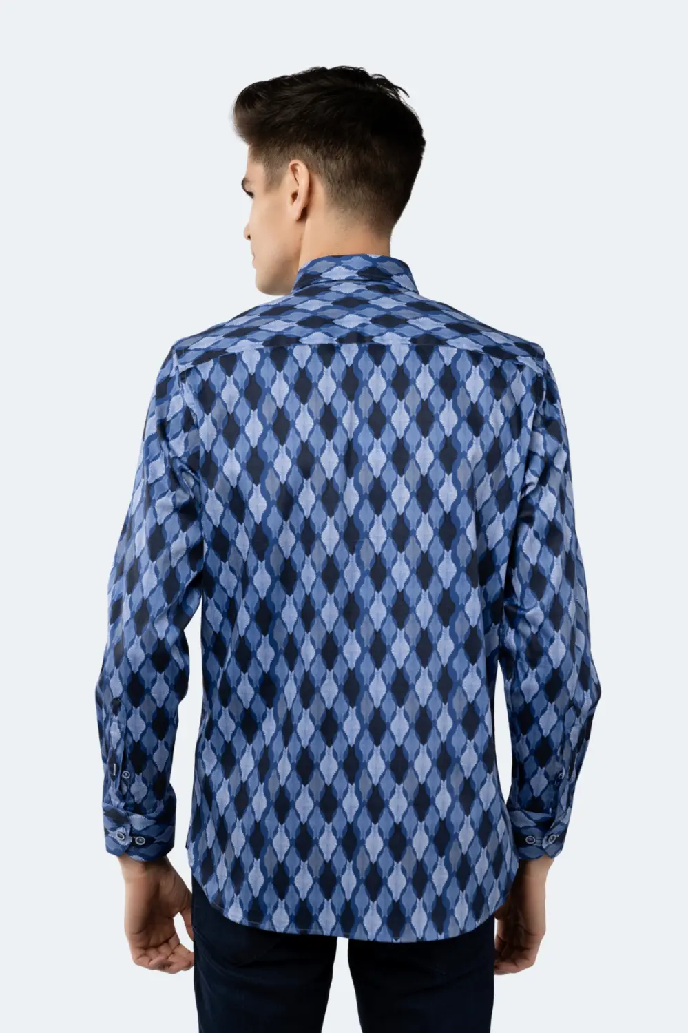 Сапфирово-синяя рубашка с завитками и кинжалами Luchiano Visconti, мультиколор
Сапфирово-синяя рубашка с завитками и кинжалами Luchiano Visconti, мультиколор