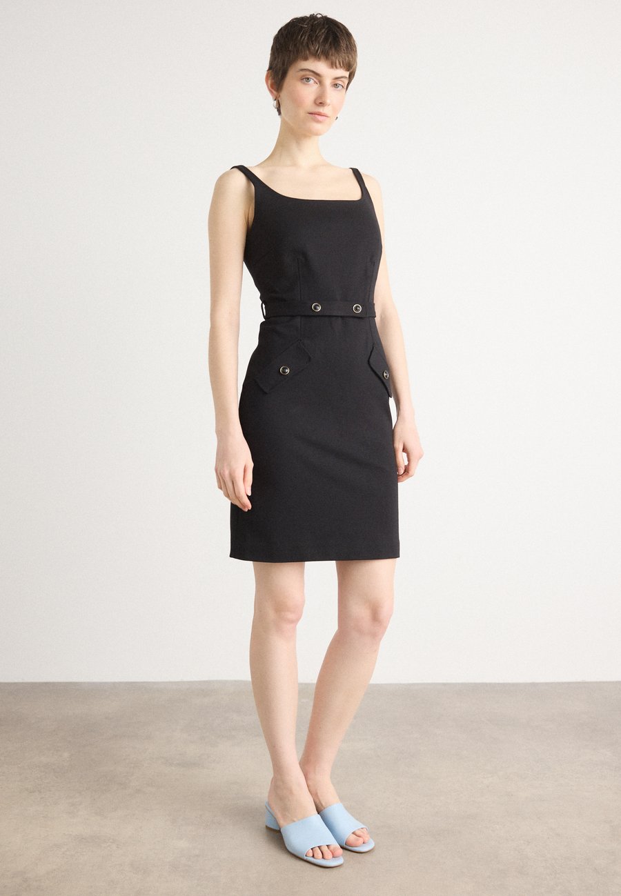 Платье MARCIANO BY GUESS GWEN SLEEVELESS SHORT DRESS, Black
Платье MARCIANO BY GUESS GWEN SLEEVELESS SHORT DRESS, Black