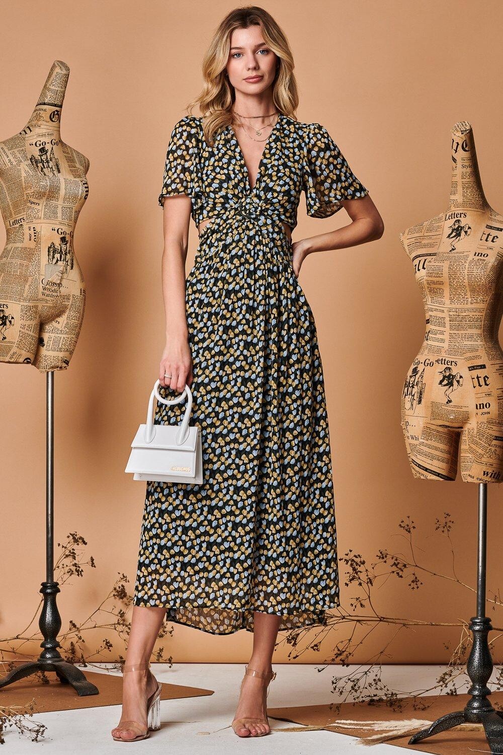 Шифоновое платье макси с глубоким вырезом и вырезом в виде замочной скважины Jolie Moi, черный
Шифоновое платье макси с глубоким вырезом и вырезом в виде замочной скважины Jolie Moi, черный