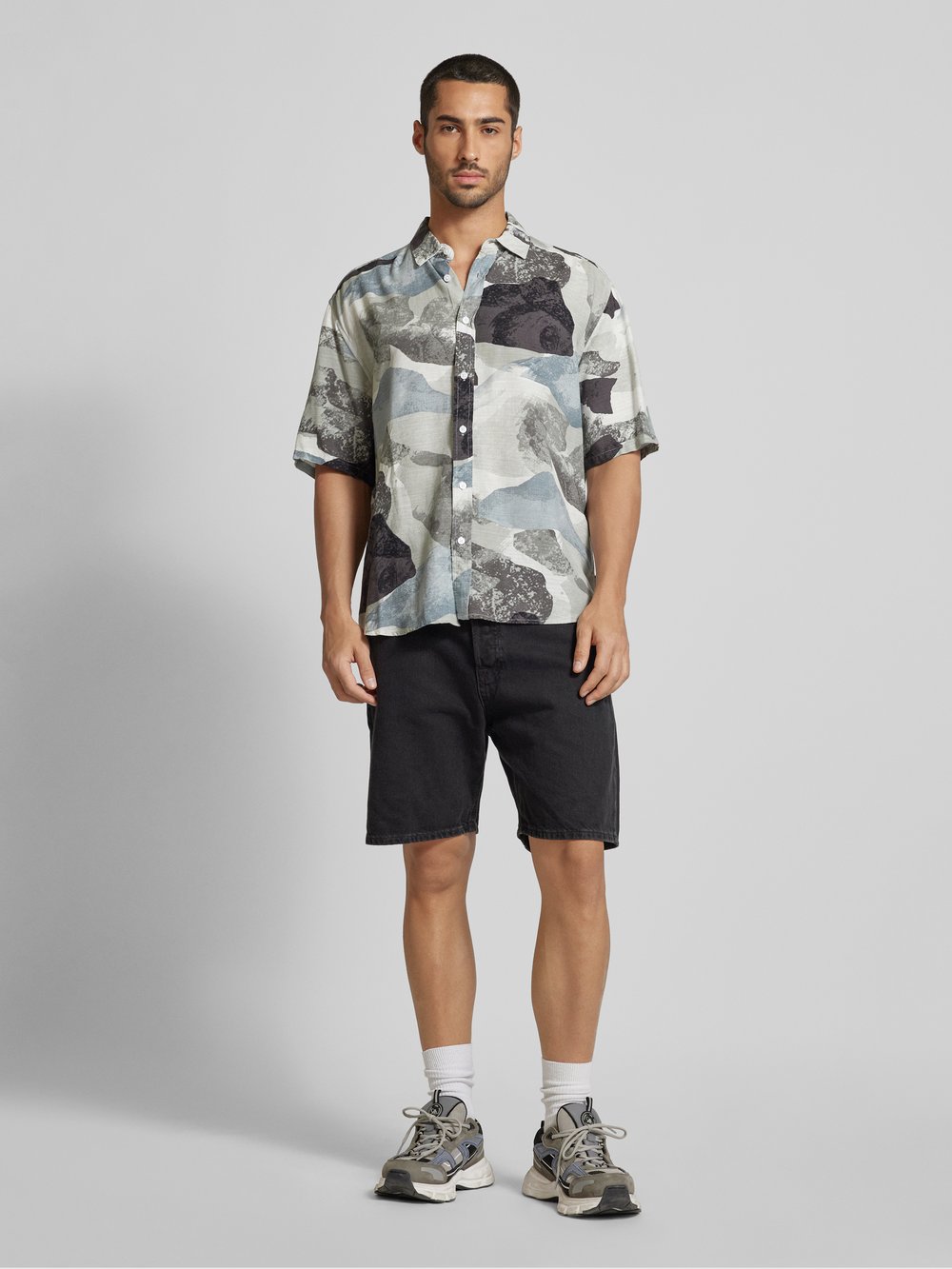 Джинсовые шорты прямого кроя с 5 карманами, модель «TONY» Jack & Jones, черный
Джинсовые шорты прямого кроя с 5 карманами, модель «TONY» Jack & Jones, черный