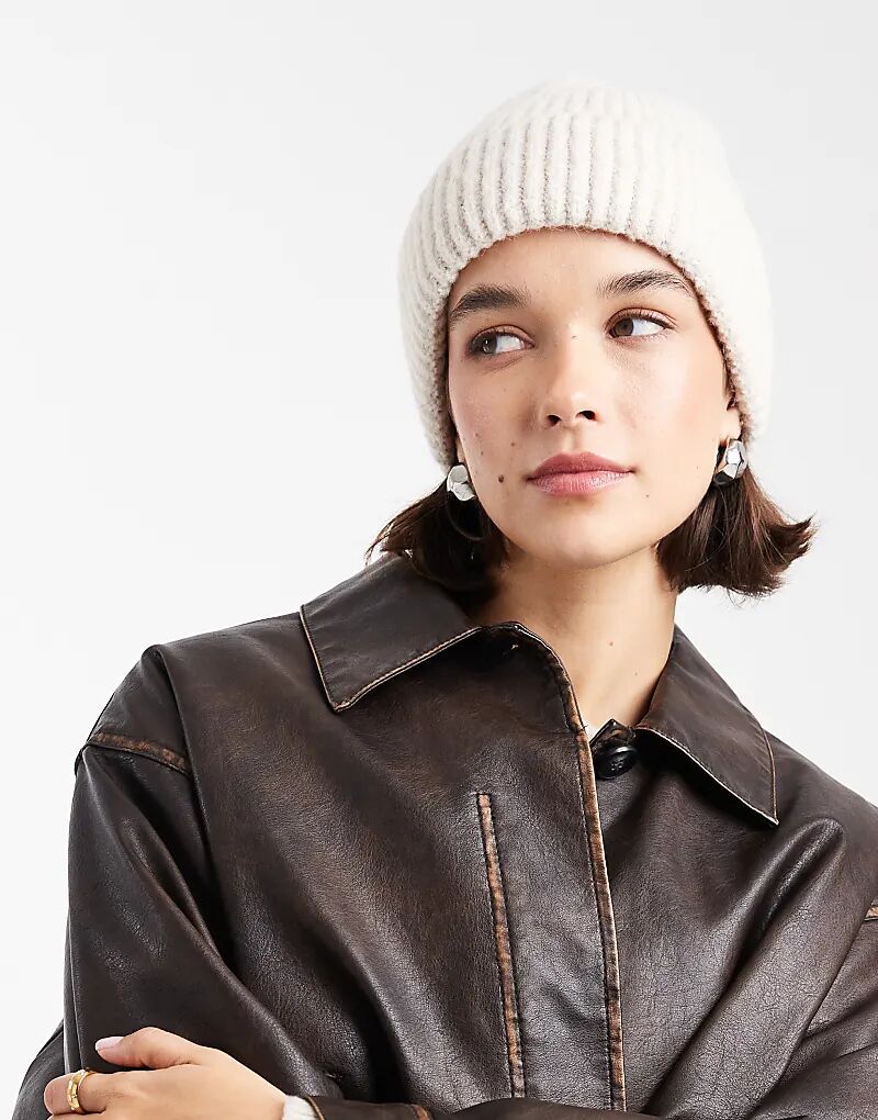 Супермягкая ребристая шапочка Vero Moda кремового цвета
Супермягкая ребристая шапочка Vero Moda кремового цвета