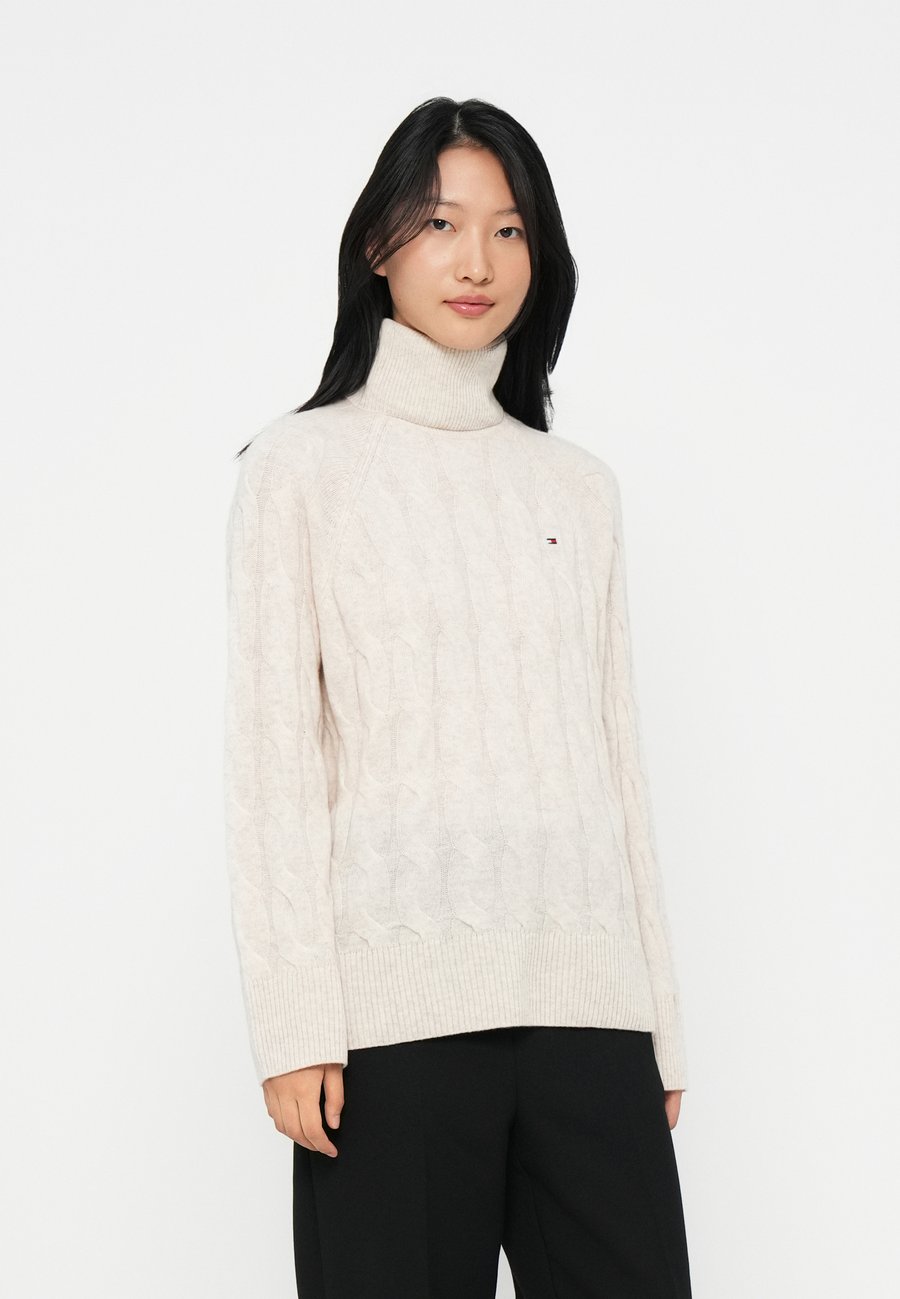 Джемпер Tommy Hilfiger SOFT CABLE ROLL, Heather Oatmilk/White
Джемпер Tommy Hilfiger SOFT CABLE ROLL, Heather Oatmilk/White