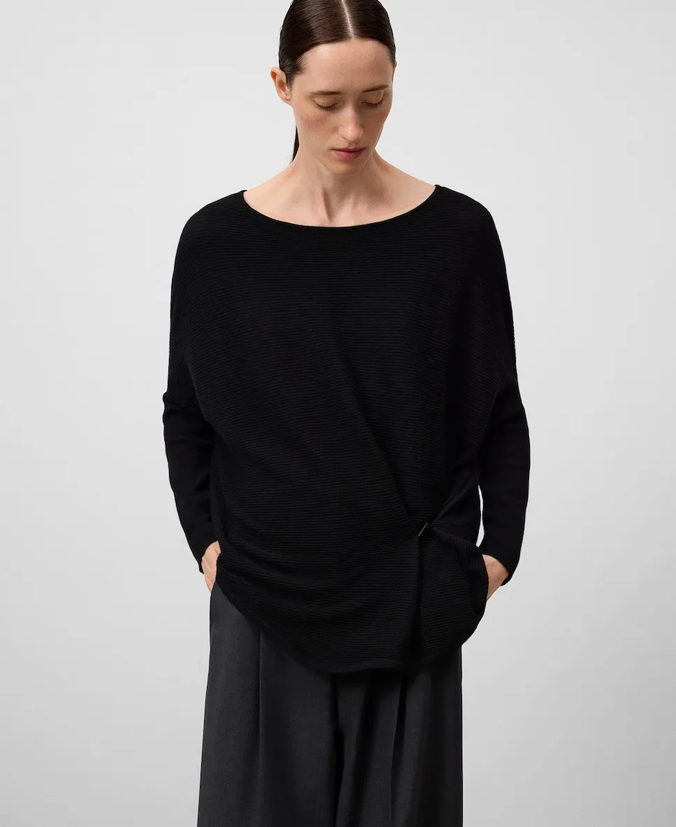 Женский асимметричный джемпер из структурного трикотажа Adolfo Dominguez, черный
Женский асимметричный джемпер из структурного трикотажа Adolfo Dominguez, черный