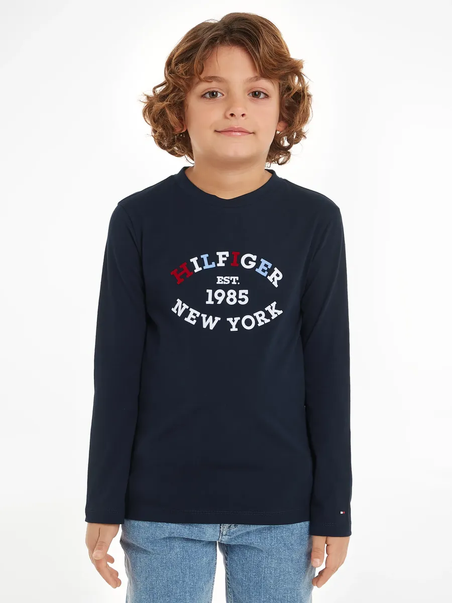 Рубашка Tommy Hilfiger с длинными рукавами "MONOTYPE FLOCK REGULAR TEE LS", дети до 16 лет, с надписью-логотипом, цвет Desert Sky
Рубашка Tommy Hilfiger с длинными рукавами "MONOTYPE FLOCK REGULAR TEE LS", дети до 16 лет, с надписью-логотипом, цвет Desert Sky