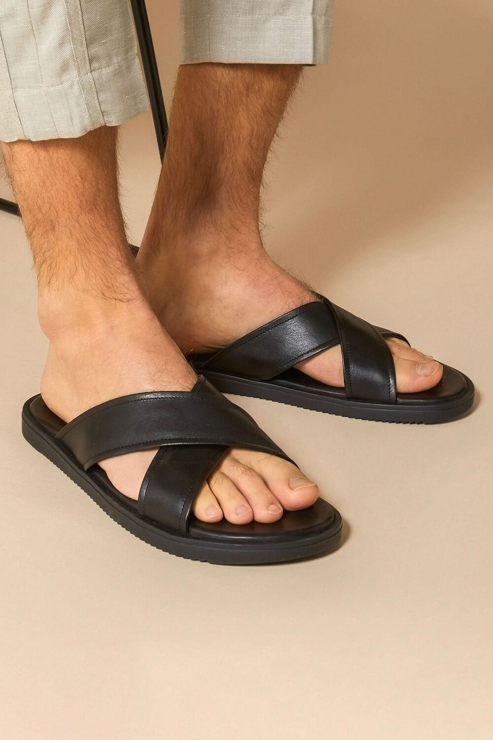 Кожаные шлепанцы Haven Jones Bootmaker, черный
Кожаные шлепанцы Haven Jones Bootmaker, черный