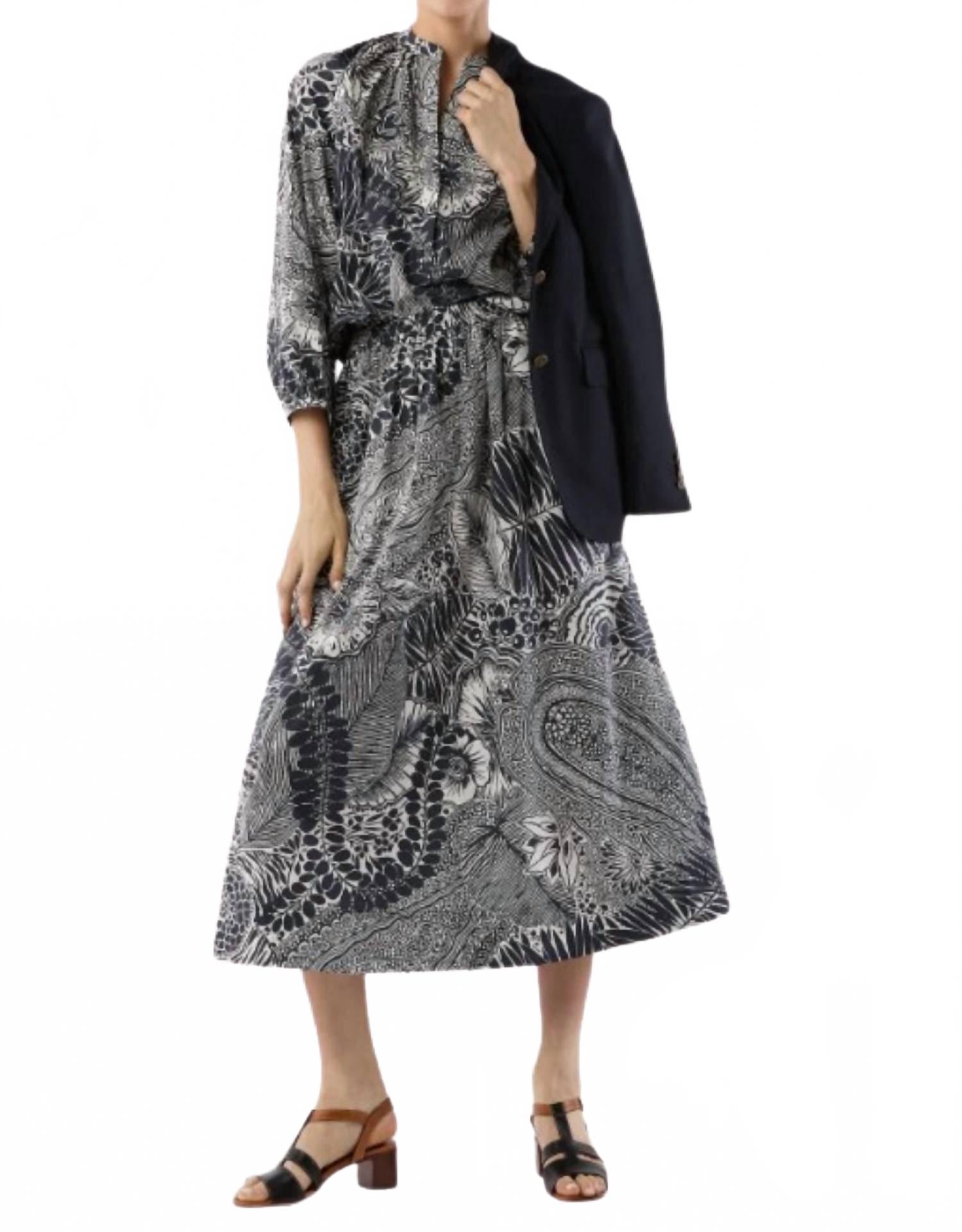 Юбка миди Miranda из хлопкового батиста с принтом в виде блоков чернил/слоновой кости Ann Mashburn, Ink/Ivory Block Print Cotton Lawn
Юбка миди Miranda из хлопкового батиста с принтом в виде блоков чернил/слоновой кости Ann Mashburn, Ink/Ivory Block Print Cotton Lawn