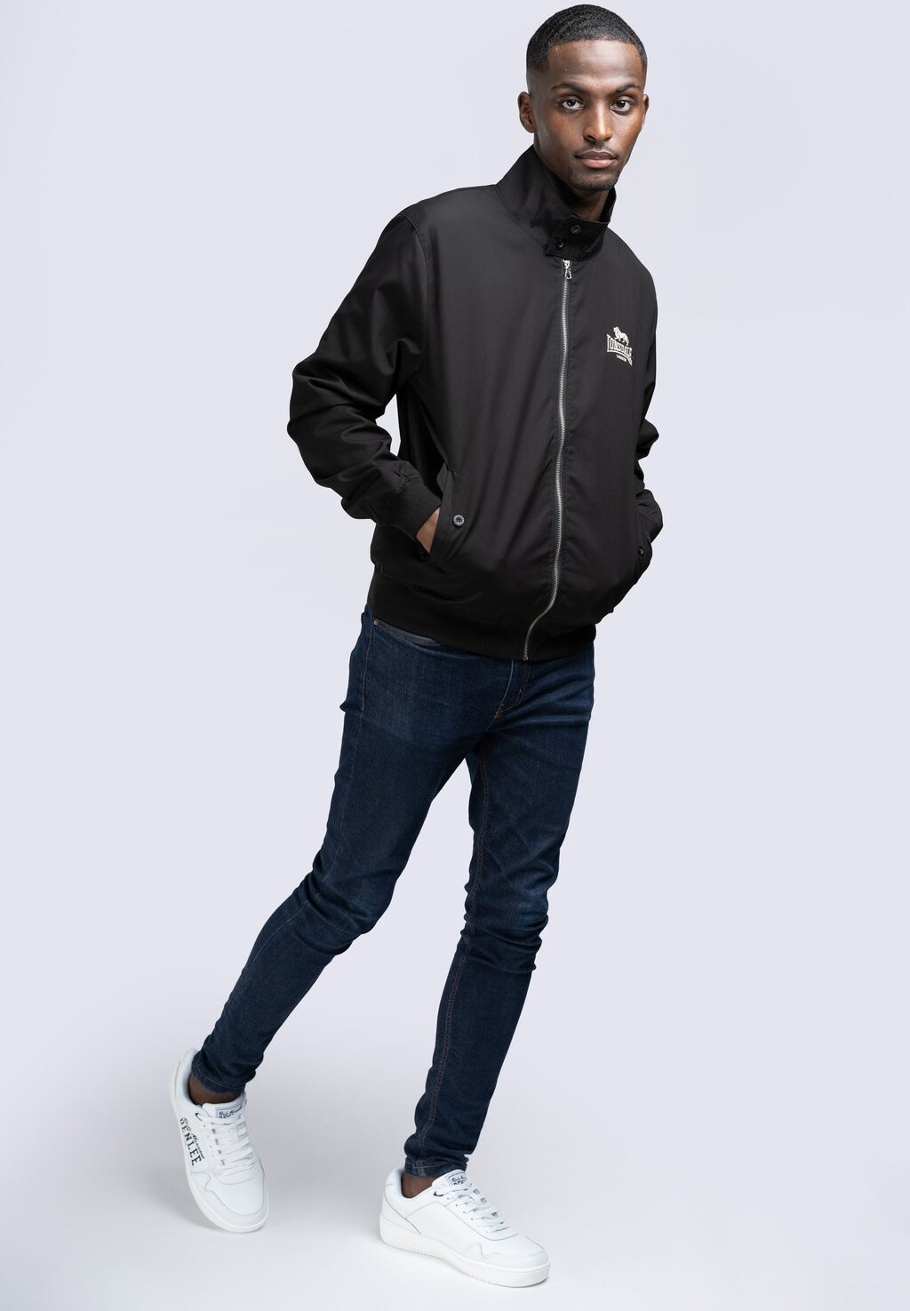 Тонкая куртка CLASSIC Lonsdale, черный 
Тонкая куртка CLASSIC Lonsdale, черный