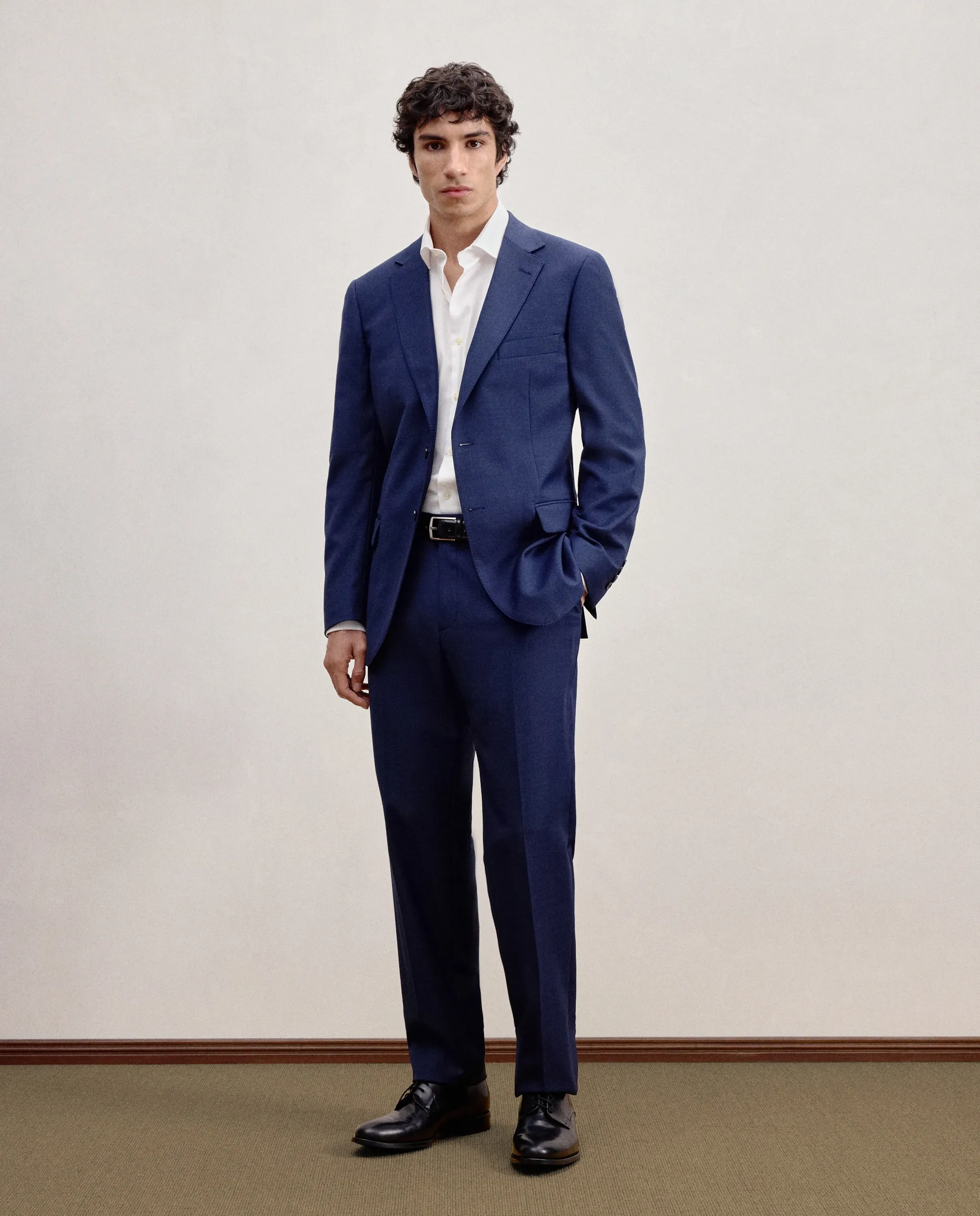 Мужской костюм синий ёлочка стираемый Dustin, темно-синий
Мужской костюм синий ёлочка стираемый Dustin, темно-синий