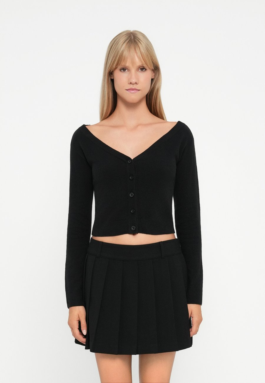 Кардиган GAP CASHSOFT, Black
Кардиган GAP CASHSOFT, Black