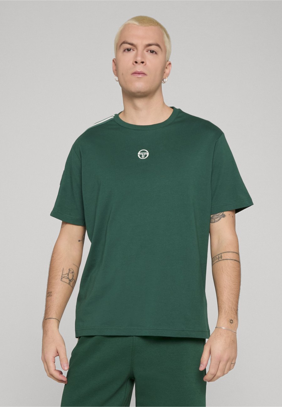 Футболка Sergio Tacchini CESENA CO, Rain Forest Gardenia/Dark Green, Зеленый, Футболка Sergio Tacchini CESENA CO, Rain Forest Gardenia/Dark Green
Футболка Sergio Tacchini CESENA CO, Rain Forest Gardenia/Dark Green, Зеленый, Футболка Sergio Tacchini CESENA CO, Rain Forest Gardenia/Dark Green
