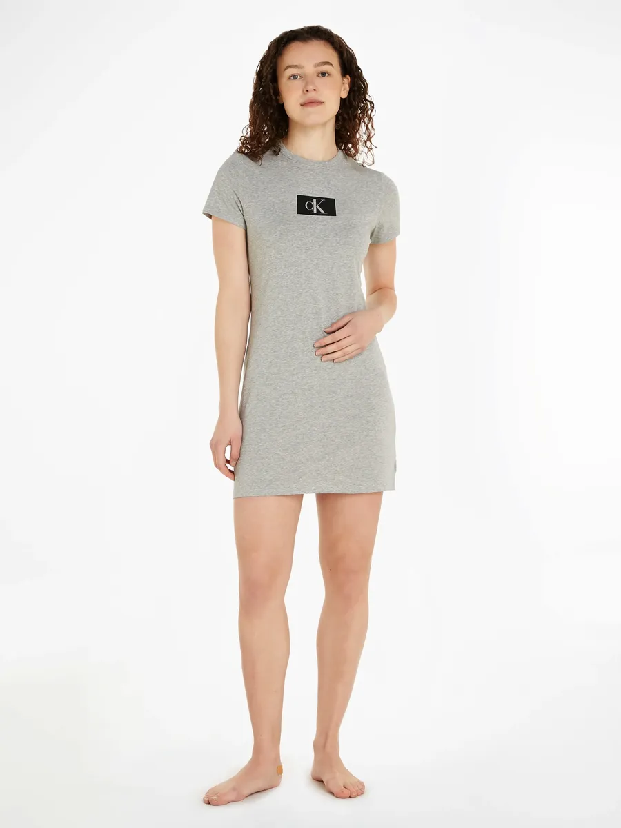 Ночная рубашка Calvin Klein Underwear "S/S NIGHTDRESS", с фирменной этикеткой Calvin Klein, серый
Ночная рубашка Calvin Klein Underwear "S/S NIGHTDRESS", с фирменной этикеткой Calvin Klein, серый