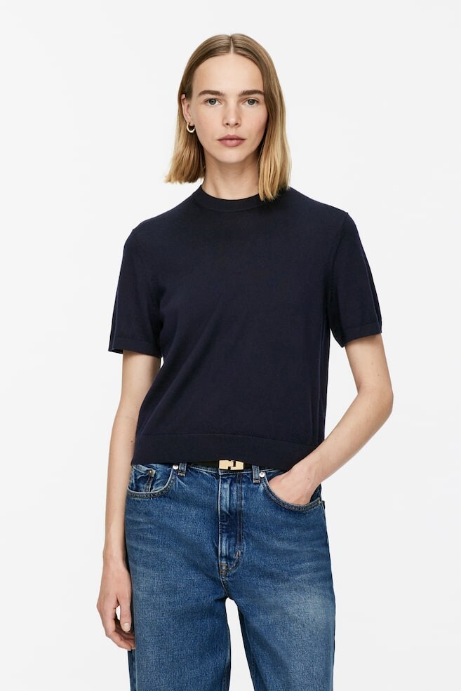 Вязаная футболка из мериносовой шерсти Arket, синий
Вязаная футболка из мериносовой шерсти Arket, синий