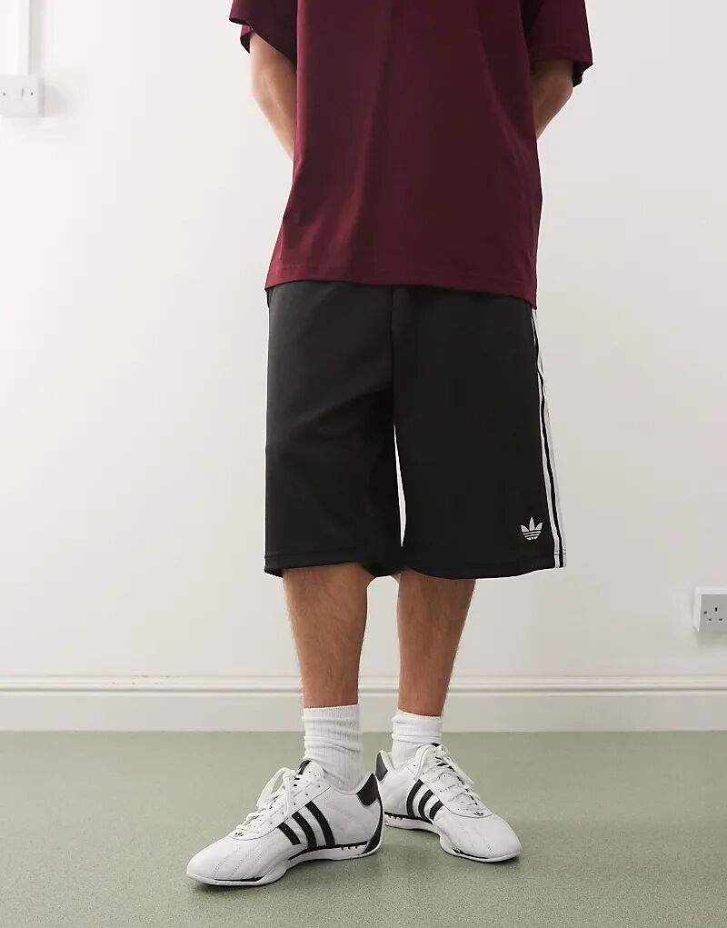 Большие шорты adidas Originals черного цвета
Большие шорты adidas Originals черного цвета