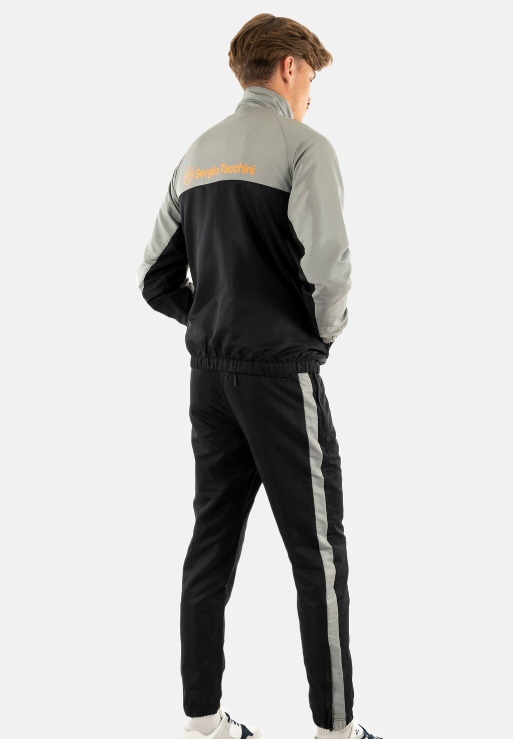 Спортивные брюки METROPOLIS TRACKSUIT Sergio Tacchini, черный
Спортивные брюки METROPOLIS TRACKSUIT Sergio Tacchini, черный