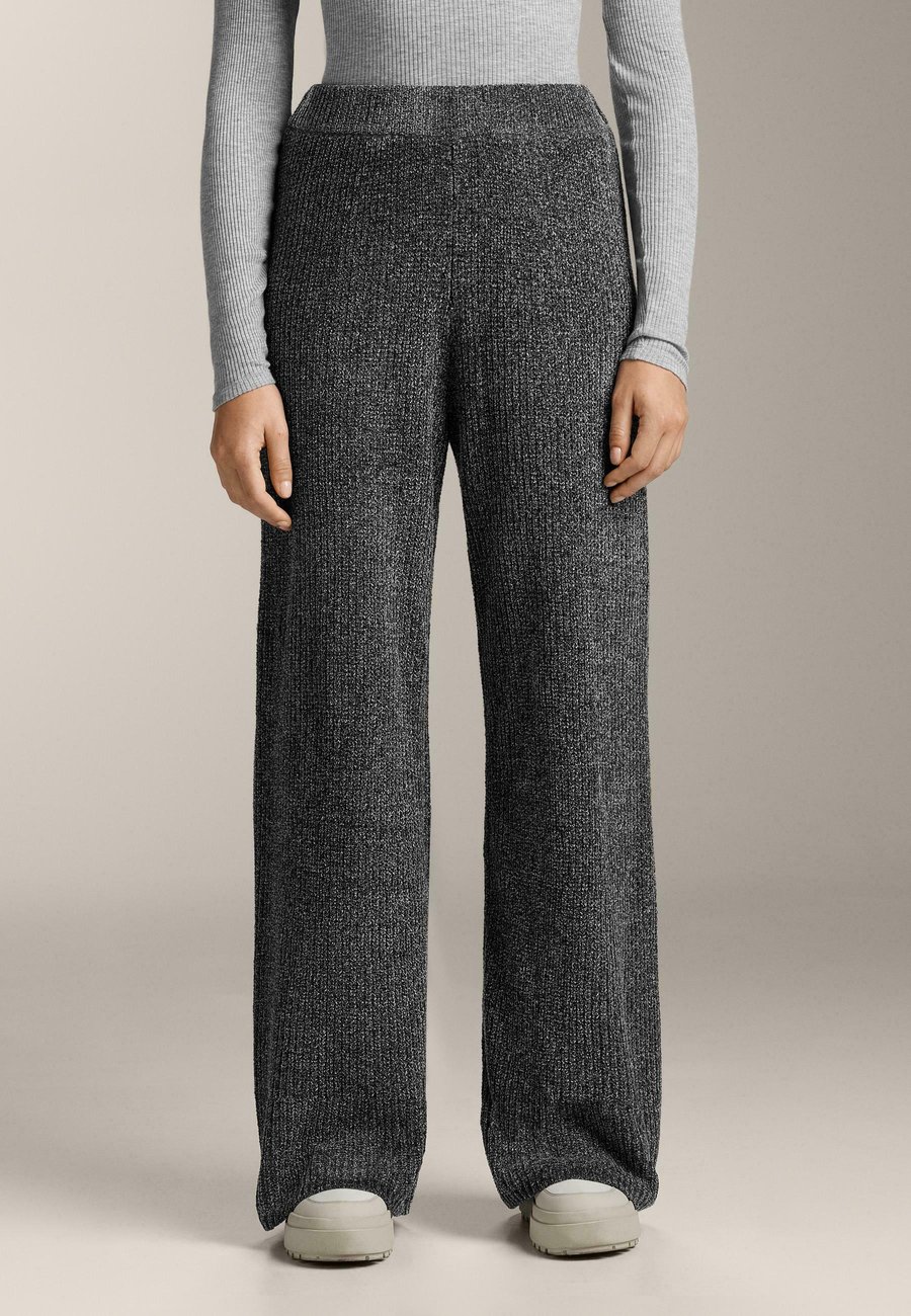 Брюки OYSHO CABLE KNIT FLARE, Black
Брюки OYSHO CABLE KNIT FLARE, Black