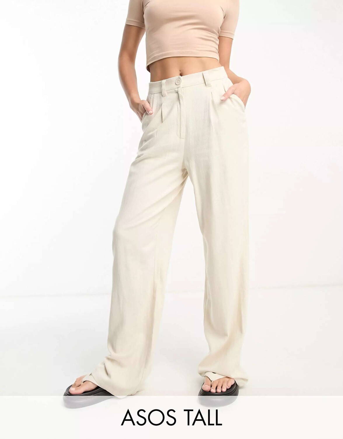 ASOS Tall Брюки «папа» с льняным узором и камнем
ASOS Tall Брюки «папа» с льняным узором и камнем