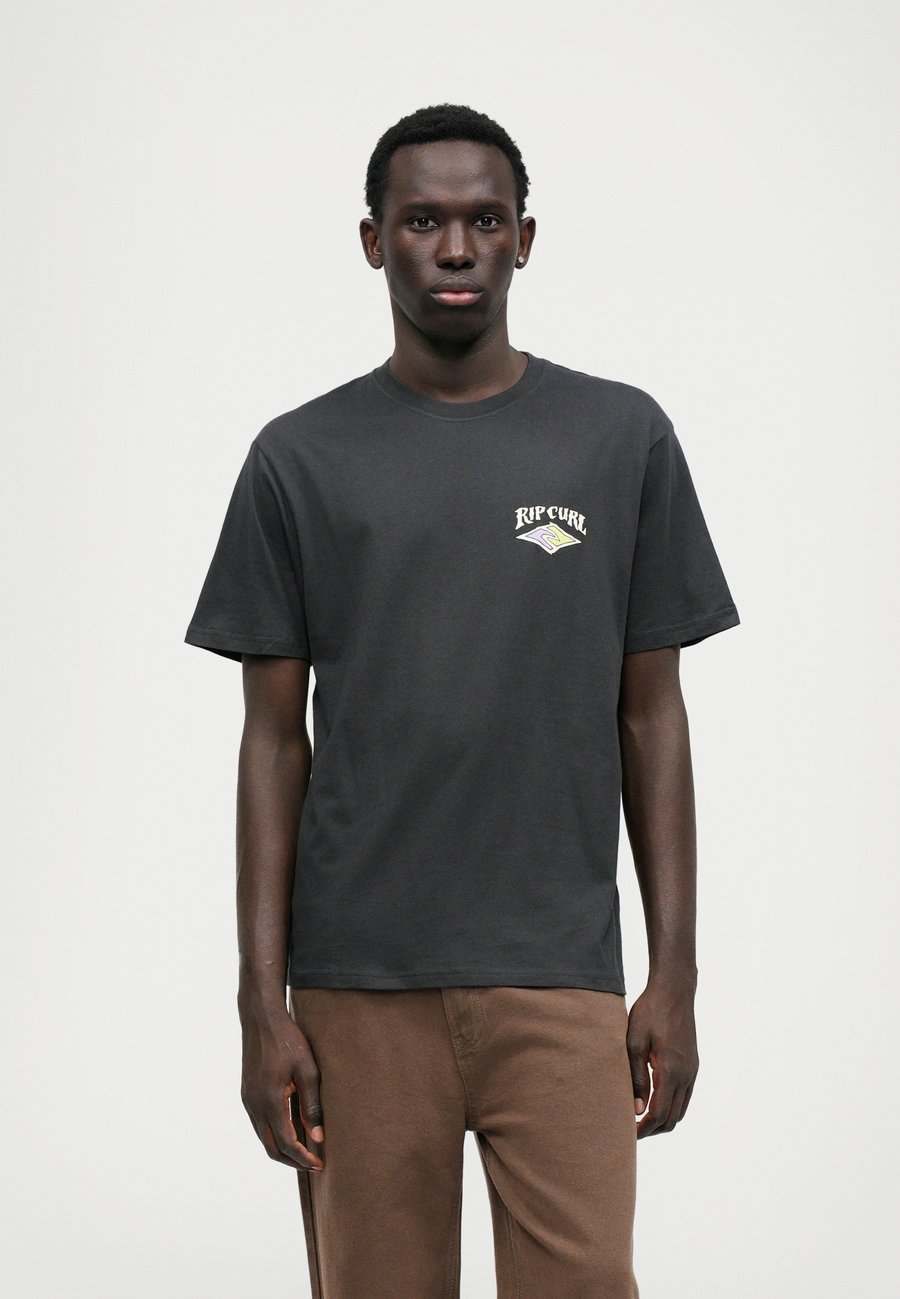 Футболка Rip Curl DAZED AND TUBED TEE UNISEX, Black, Черный, Футболка Rip Curl DAZED AND TUBED TEE UNISEX, Black
Футболка Rip Curl DAZED AND TUBED TEE UNISEX, Black, Черный, Футболка Rip Curl DAZED AND TUBED TEE UNISEX, Black